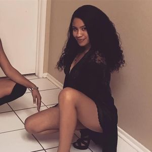 Meet your Posher, Simone